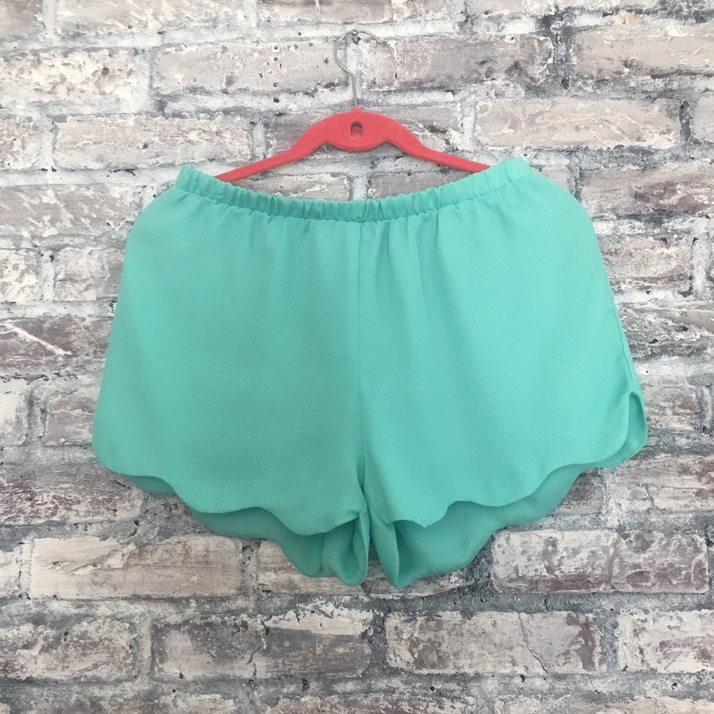 LA Hearts mint colored scalloped shorts 3 for$20💰